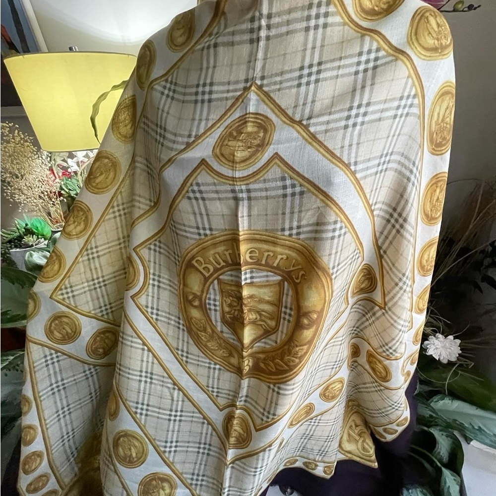 Burberry Prorsum Wool/Silk Blend Scarf. - Picture 2 of 16